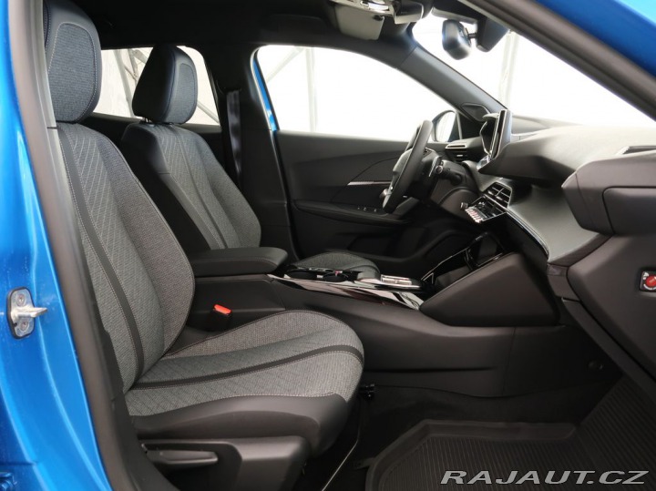 Peugeot 2008 1.2PureTech,CZ,1Maj,ALLUR 2024