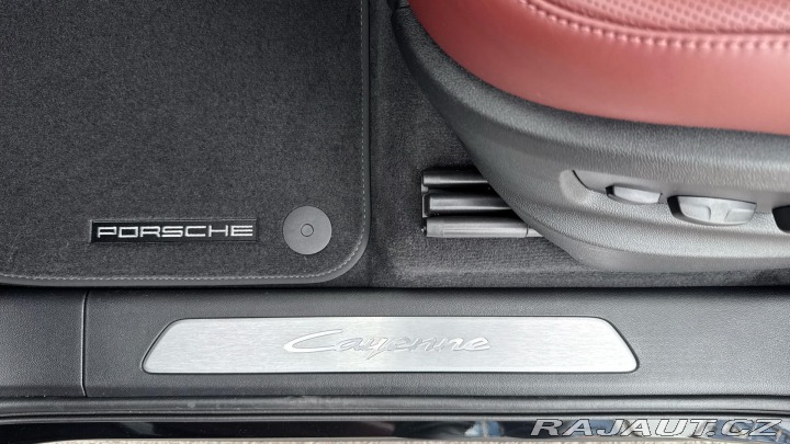 Porsche Cayenne 2025