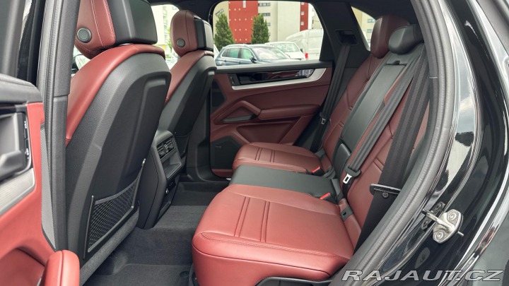 Porsche Cayenne 2025