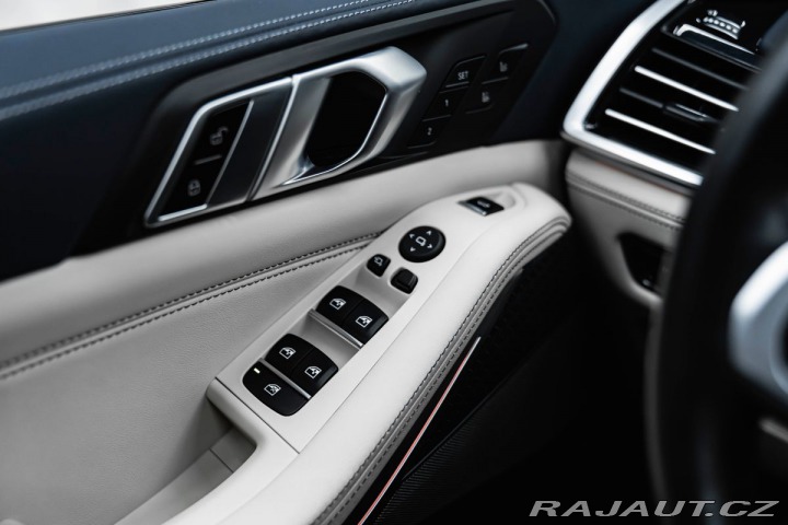 BMW X5 xDrive 40 i M Sport, Masá 2022