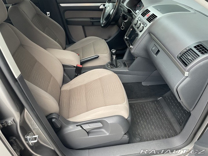 Volkswagen Touran 2.0 TDI 5MÍST TAŽNÉ 2008