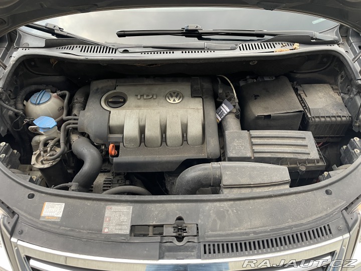 Volkswagen Touran 2.0 TDI 5MÍST TAŽNÉ 2008