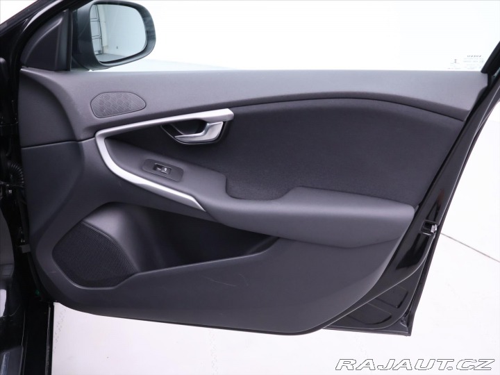 Volvo V40 2,0 T3 112KW CZ FULL LED 2019