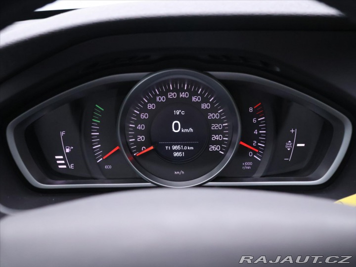 Volvo V40 2,0 T3 112KW CZ FULL LED 2019