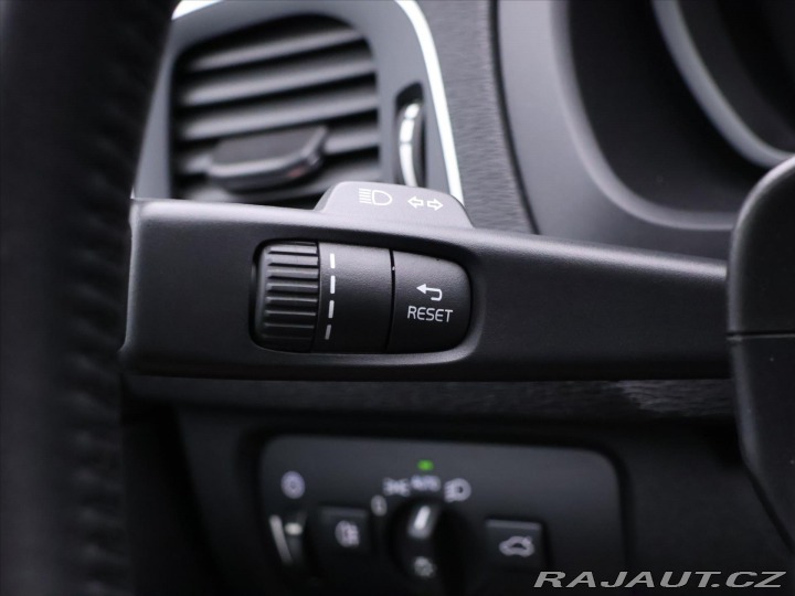 Volvo V40 2,0 T3 112KW CZ FULL LED 2019