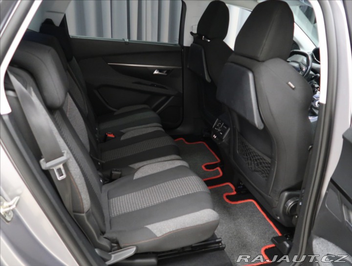 Peugeot 5008 2,0 HDi 110KW 7-míst 2017