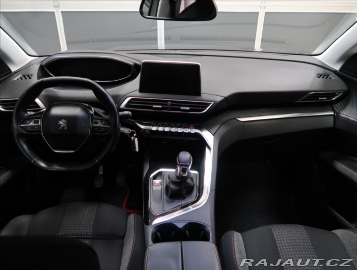 Peugeot 5008 2,0 HDi 110KW 7-míst 2017