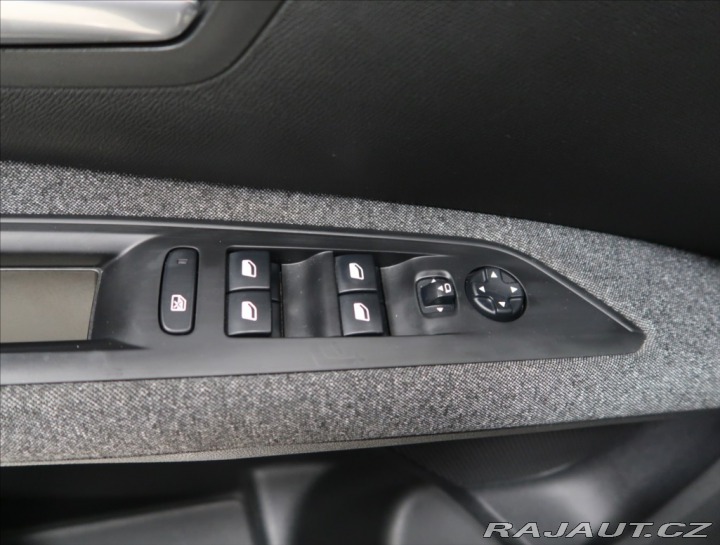 Peugeot 5008 2,0 HDi 110KW 7-míst 2017