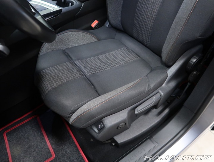Peugeot 5008 2,0 HDi 110KW 7-míst 2017
