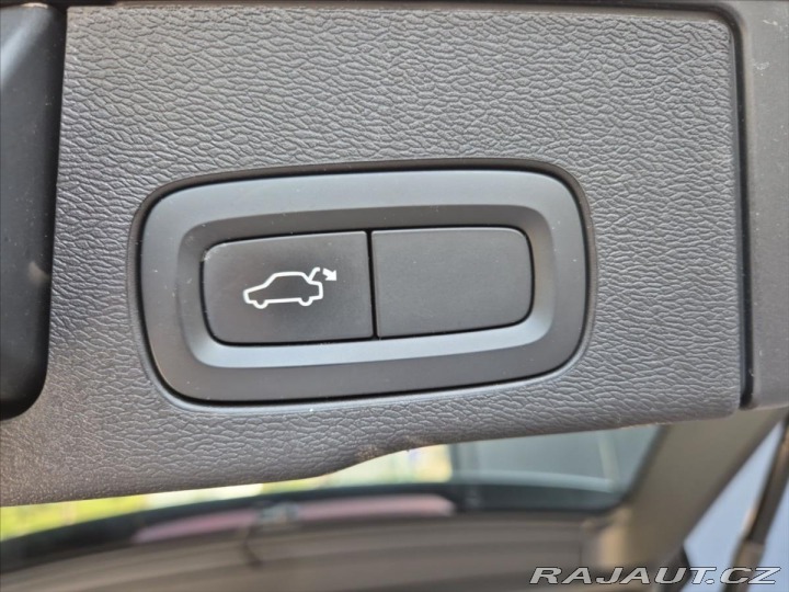 Volvo XC60 2,0 D4 AWD MOMENTUM 2020
