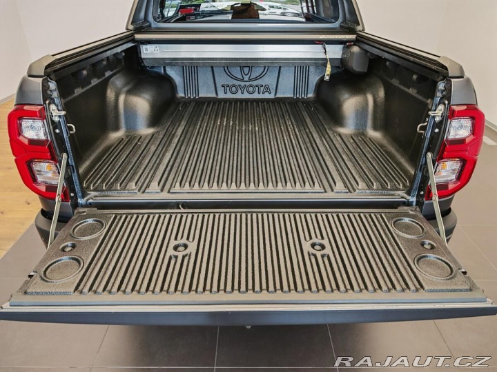 Toyota Hilux 2.8 D-4D Double Cab 4x4 G 2023