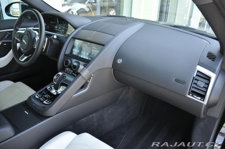 Jaguar F-Type P300 MERIDIAN REZERVACE 2021