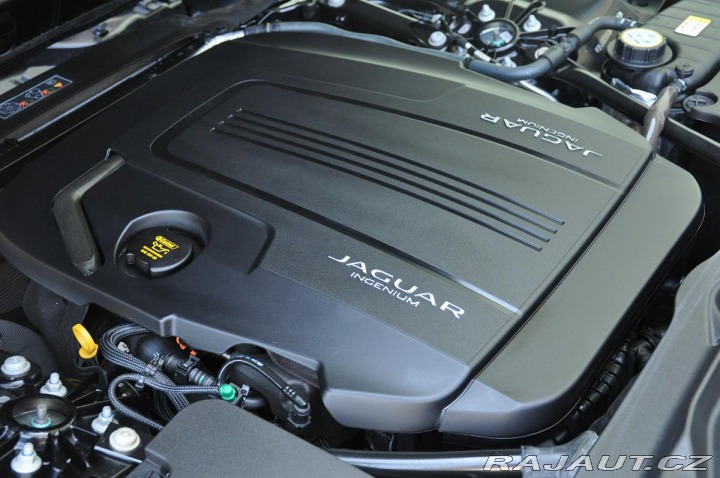 Jaguar F-Type P300 MERIDIAN SERV.KNÍŽKA 2021