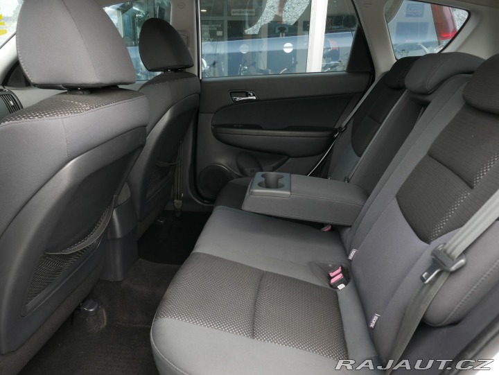 Hyundai i30 1,4 CVVT 80kW Kombi ČR 2010