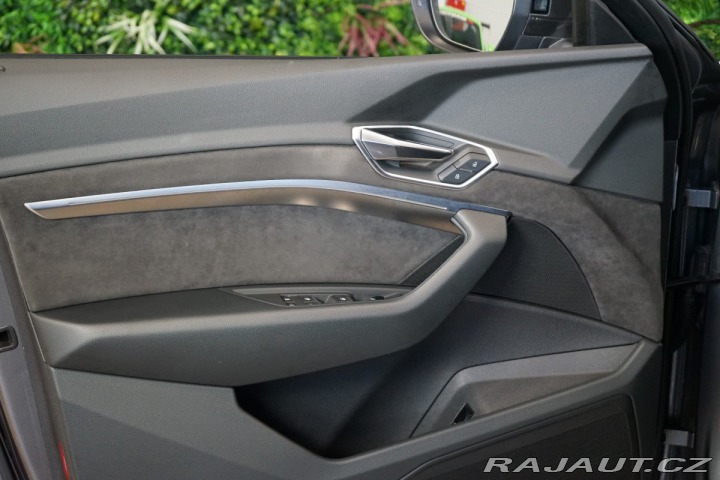 Audi e-tron 55*QUATTRO*PANO*ZÁRUKA*MA 2020