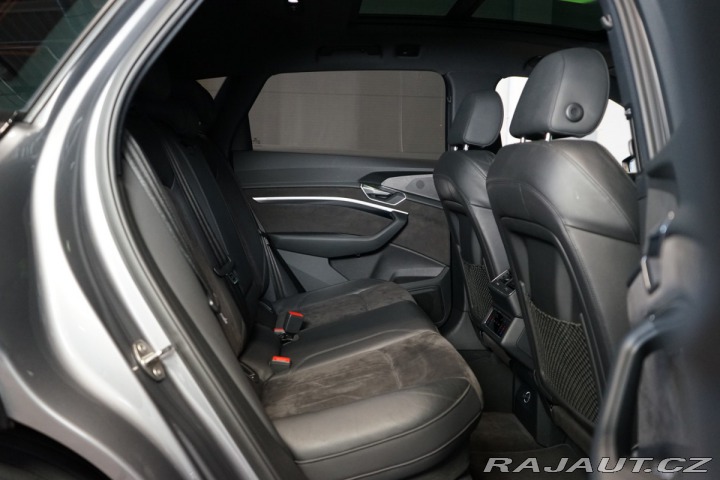 Audi e-tron 55*QUATTRO*PANO*ZÁRUKA*MA 2020