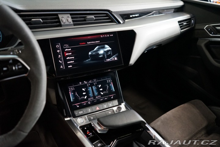 Audi e-tron 55*QUATTRO*PANO*ZÁRUKA*MA 2020