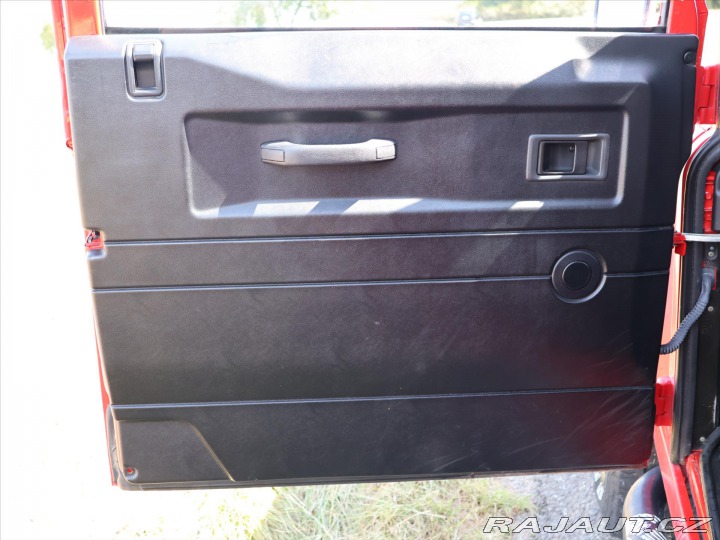 Land Rover Defender 2,4 TD4 4x4 Klima 7-Míst 2011