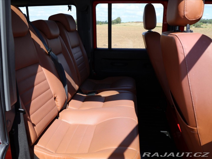 Land Rover Defender 2,4 TD4 4x4 Klima 7-Míst 2011