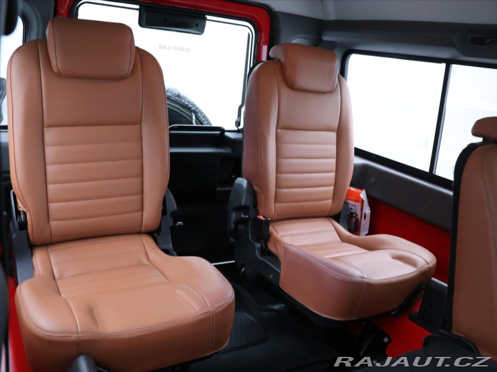 Land Rover Defender 2,4 TD4 7-Míst Kůže A/C 4 2011