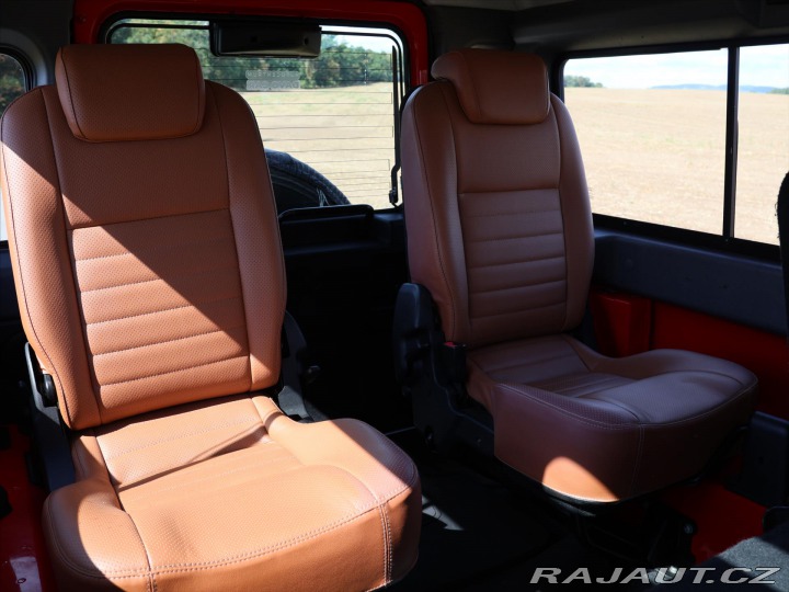 Land Rover Defender 2,4 TD4 4x4 Klima 7-Míst 2011