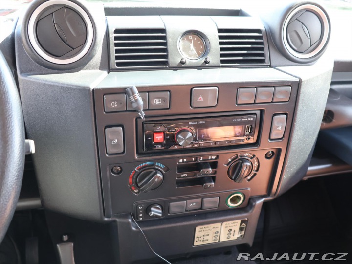 Land Rover Defender 2,4 TD4 4x4 Klima 7-Míst 2011