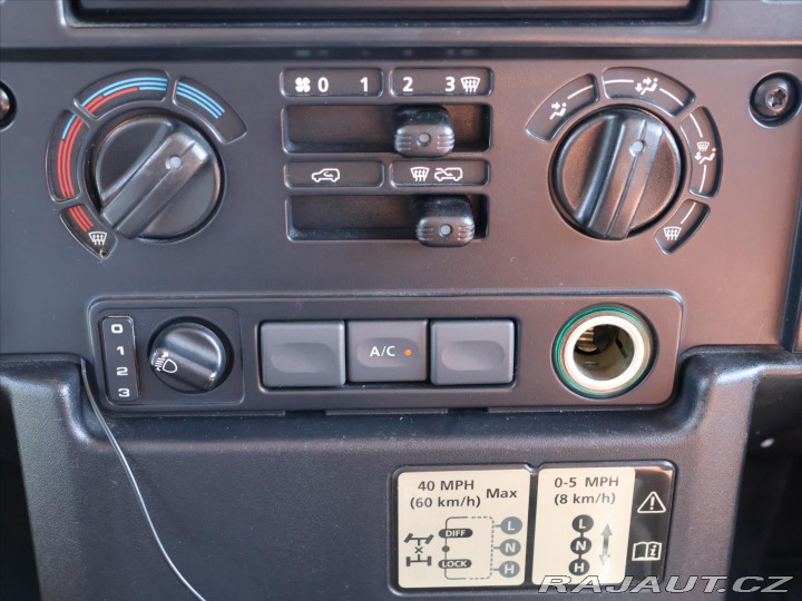 Land Rover Defender 2,4 TD4 4x4 Klima 7-Míst 2011