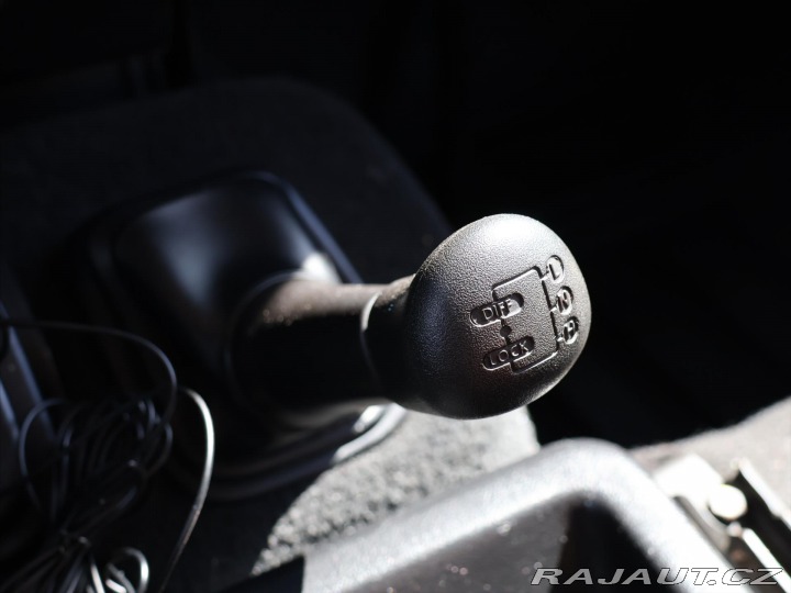 Land Rover Defender 2,4 TD4 4x4 Klima 7-Míst 2011