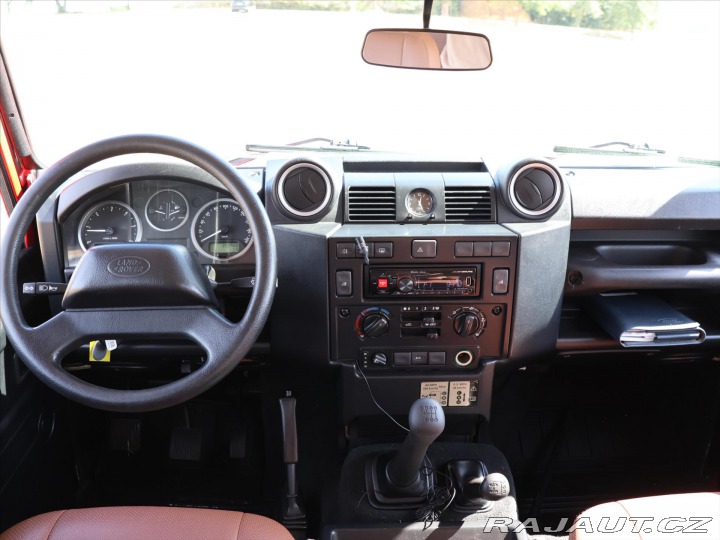 Land Rover Defender 2,4 TD4 4x4 Klima 7-Míst 2011