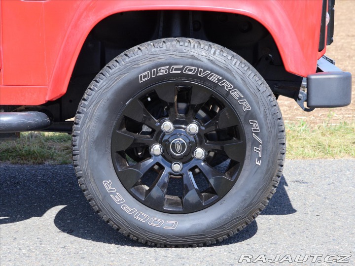 Land Rover Defender 2,4 TD4 4x4 Klima 7-Míst 2011