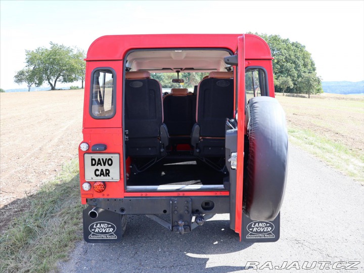 Land Rover Defender 2,4 TD4 4x4 Klima 7-Míst 2011