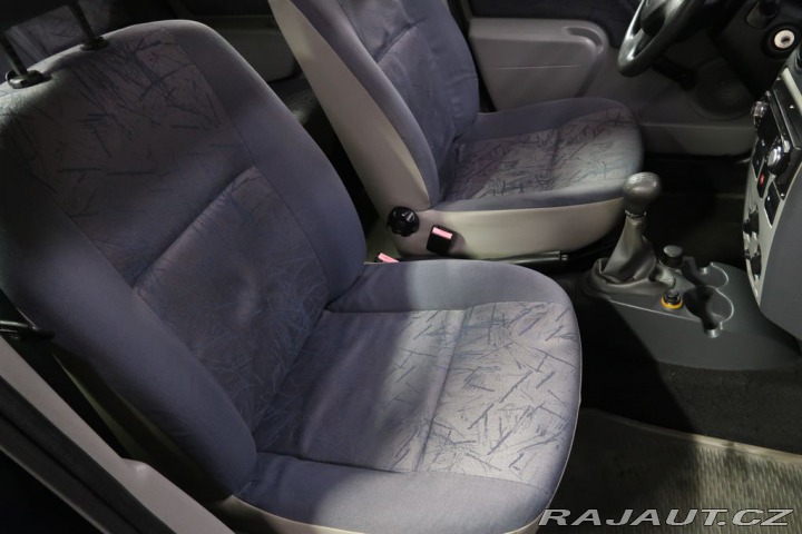 Dacia Logan 1.4i,CZ,1Maj 2005