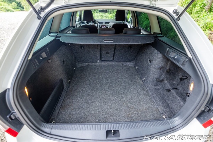 Škoda Octavia 2,0 TDI, tažné, 2 sady 2015