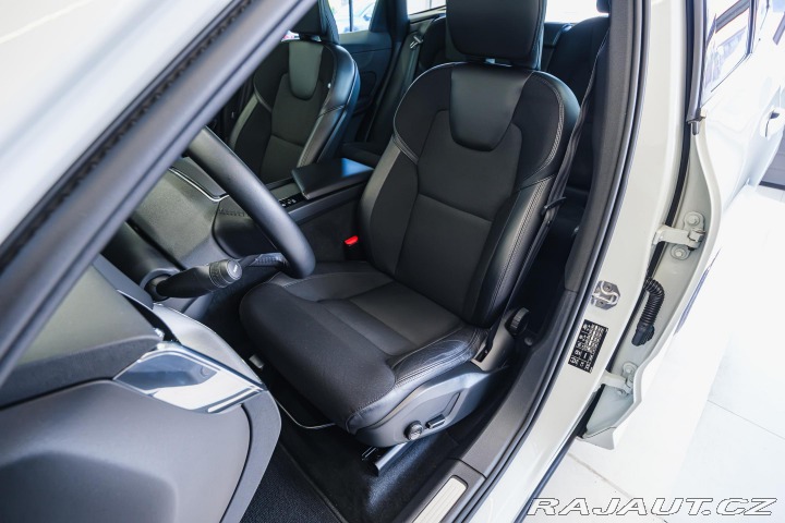 Volvo XC60 B4 AWD 145kW Momentum Pro 2020