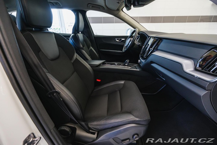 Volvo XC60 B4 AWD 145kW Momentum Pro 2020