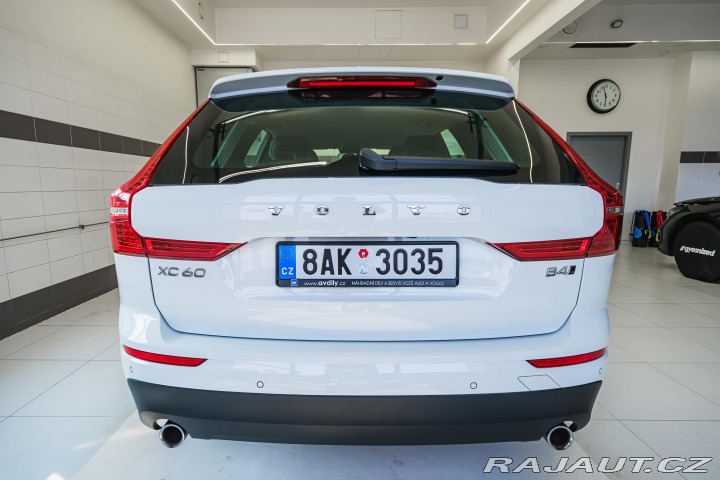 Volvo XC60 B4 AWD 145kW Momentum Pro 2020