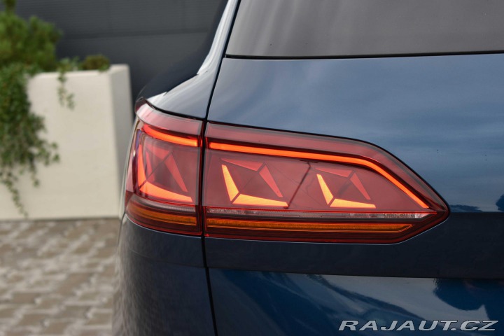 Volkswagen Touareg 3.0TSi*RLINE*BLACK*TAŽNÉ* 2022