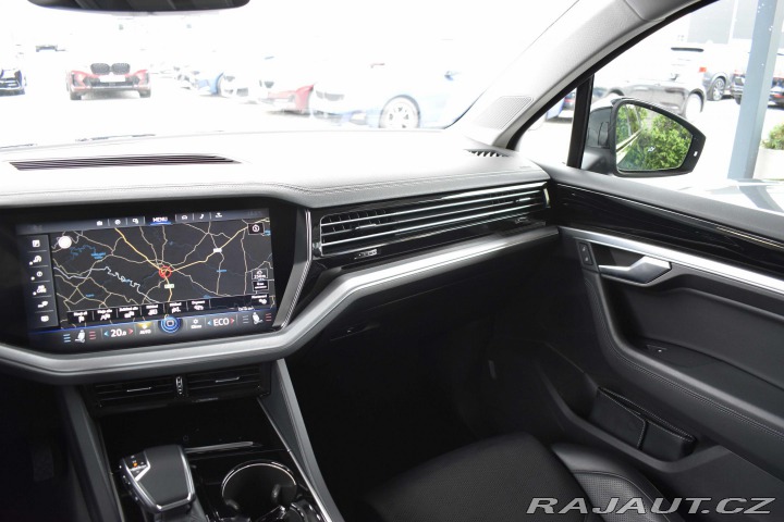 Volkswagen Touareg 3.0TSi*RLINE*BLACK*TAŽNÉ* 2022