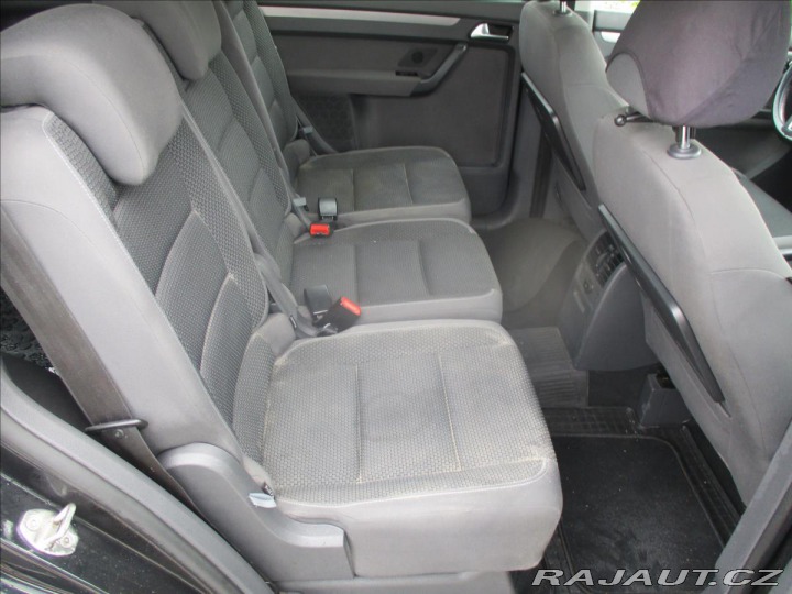 Volkswagen Touran 1,6 TDi 77kw Klimatr. 6ry 2011