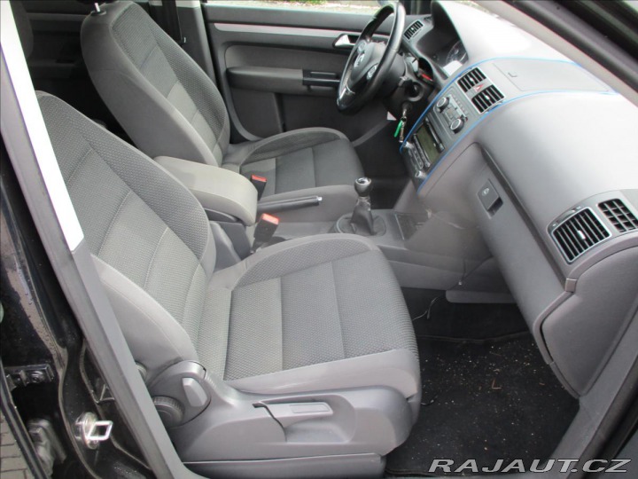 Volkswagen Touran 1,6 TDi 77kw Klimatr. 6ry 2011
