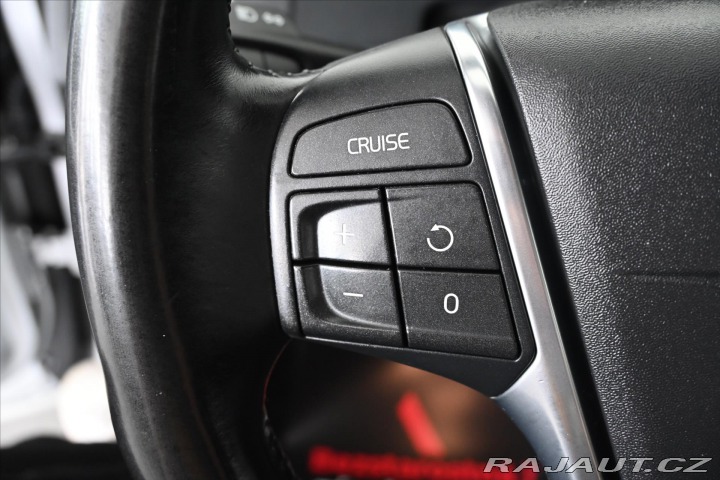 Volvo XC60 2,4 D5 133kW AT6 AWD Záru 2015