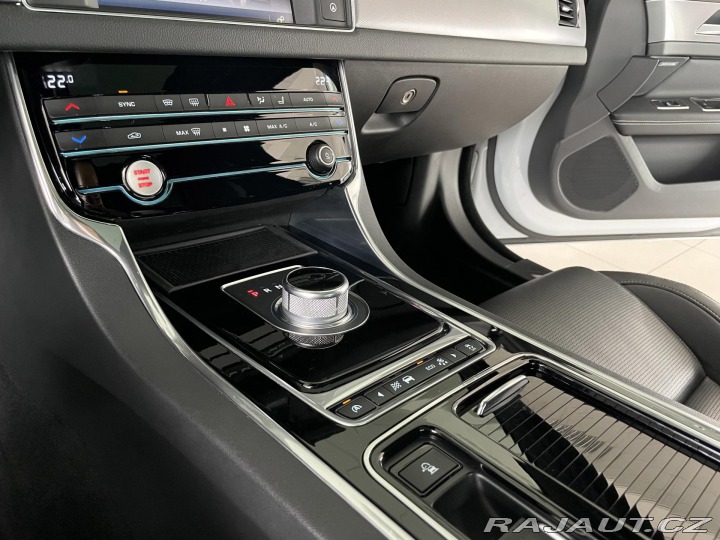 Jaguar XF 30d R-SPORT*Panorama*Meri 2016