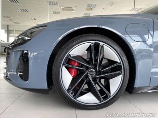 Audi e-tron  2022