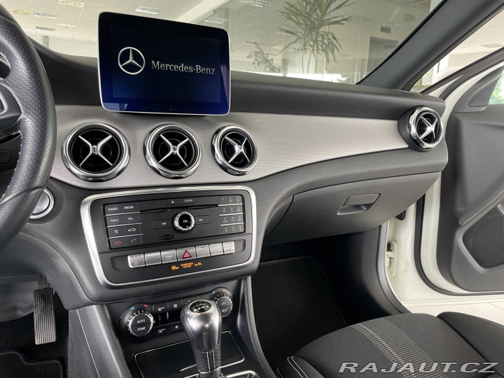 Mercedes-Benz GLA 200d*LED*Comand*Kamera*El 2018