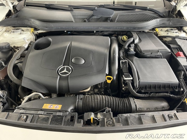 Mercedes-Benz GLA 200d*LED*Comand*Kamera*El 2018