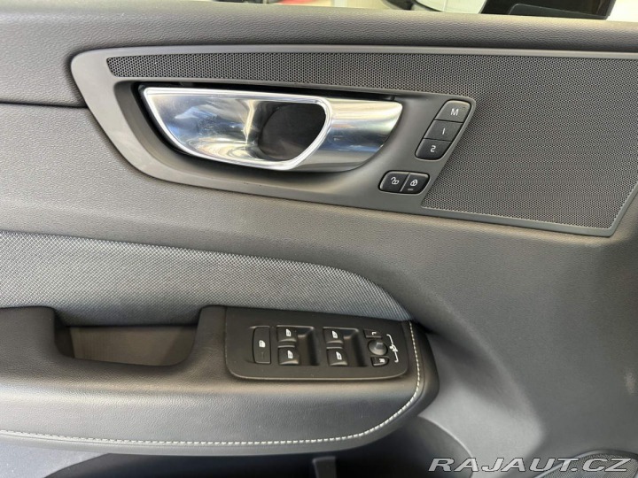 Volvo XC60 B4 2.0 R-DESIGN AT8 AWD 2021