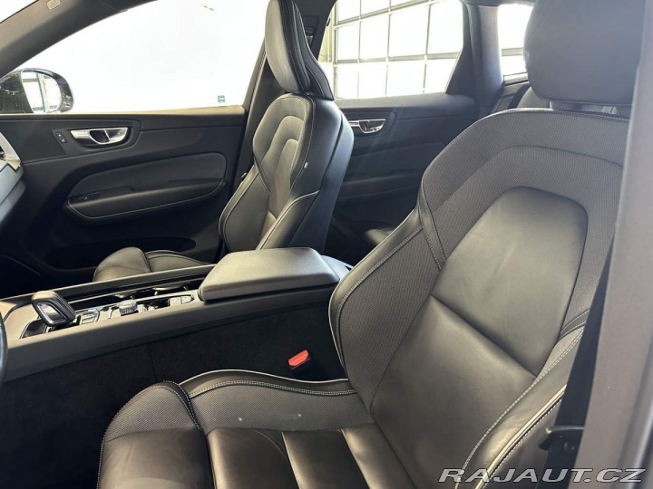 Volvo XC60 B4 2.0 R-DESIGN AT8 AWD 2021