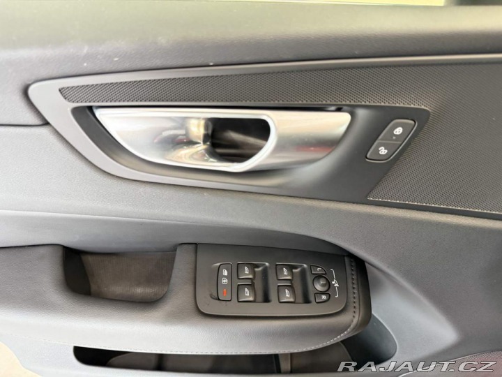 Volvo XC60 B4 2.0 AWD CORE AT8 2023
