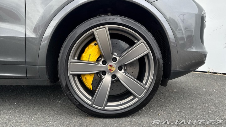 Porsche Cayenne Turbo 2021