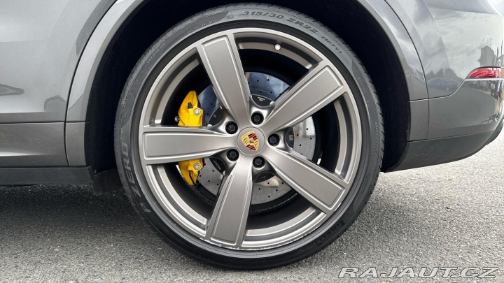 Porsche Cayenne Turbo 2021